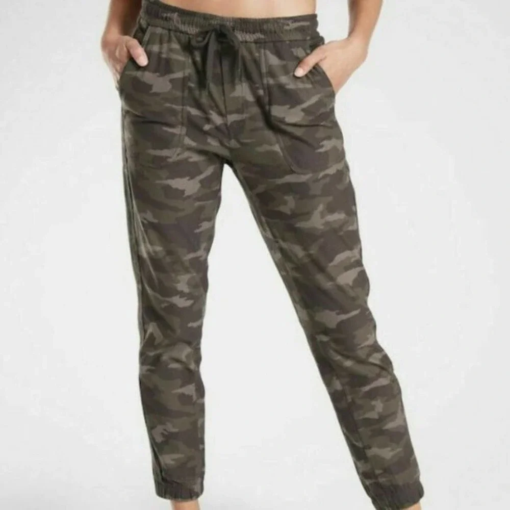 Athleta Camo Farallon Joggers size 26